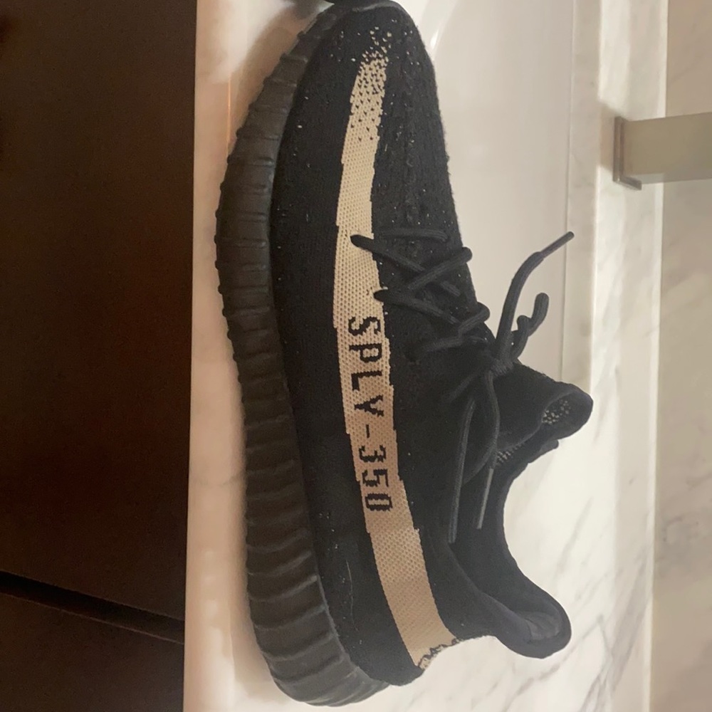 Yeezy Oreo V2’s, good condition. Wear on bottom.